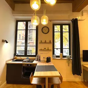 https://special-fete-des-lumieres-logement-de-charme-avec-balneo.hotels-rhonealpes.com